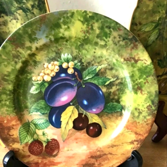 Beautiful Fruit Designed Plates by Rochard Limoges France.With  Artist signature - Picture 3 of 11